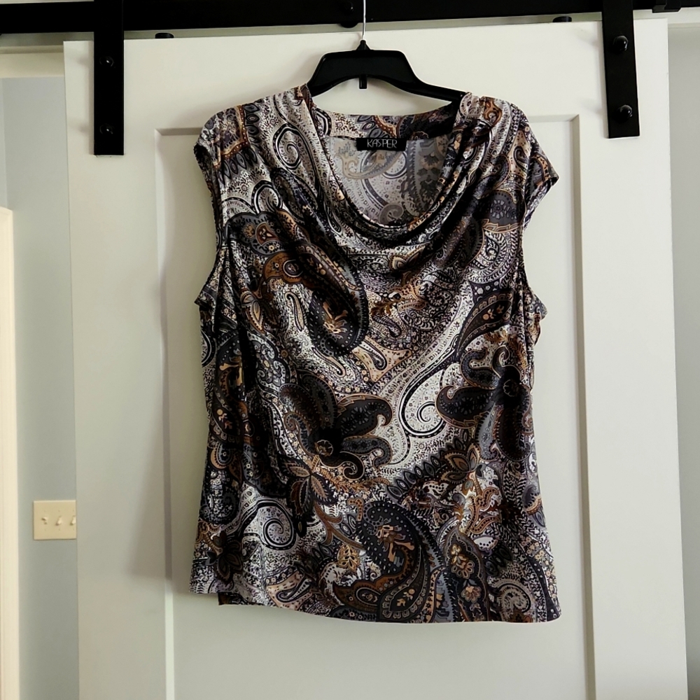 Kasper xl shell black, gray, white and beige.